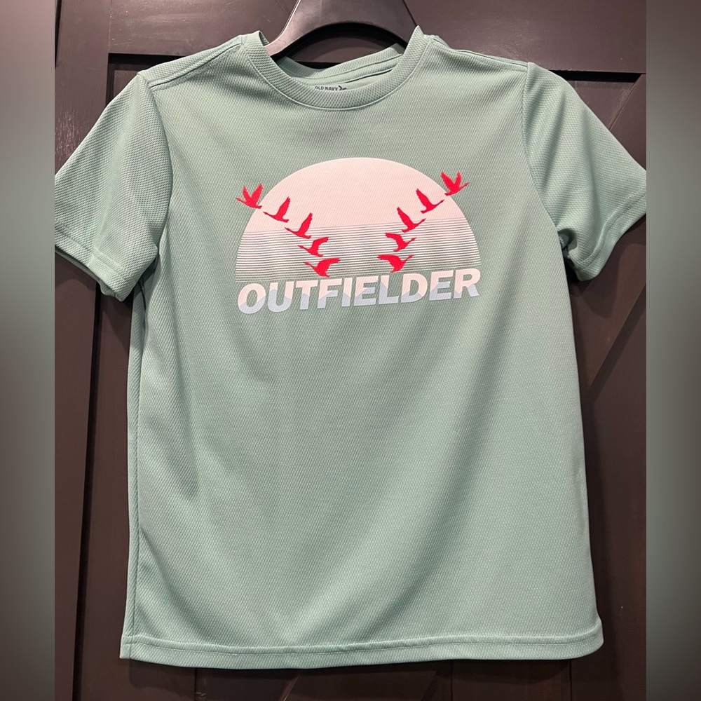 * 4/$20
Boys Old Navy Active Shirt Size L 10-12